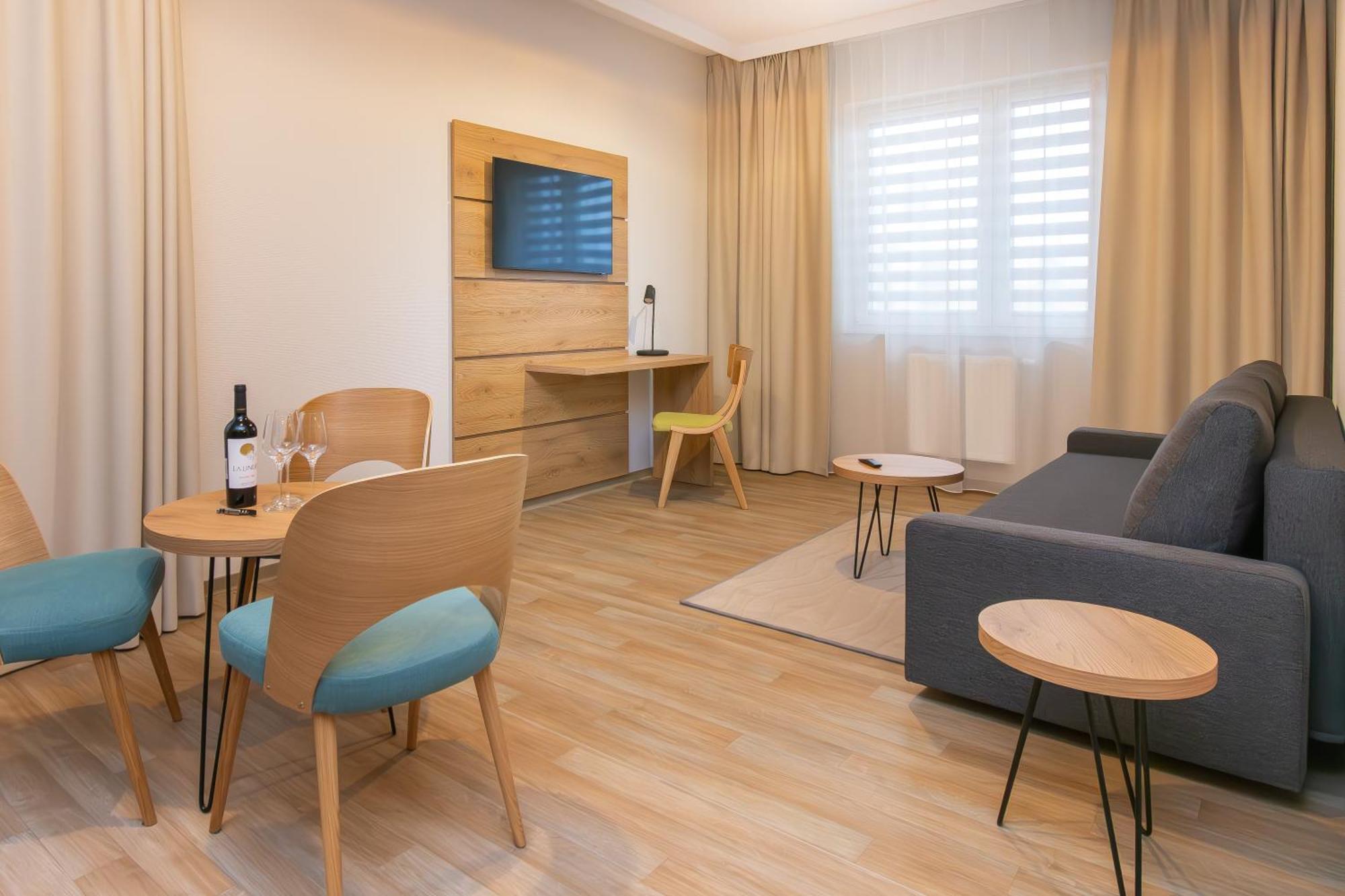 Novy Hotel เจโลนากูรา ภายนอก รูปภาพ