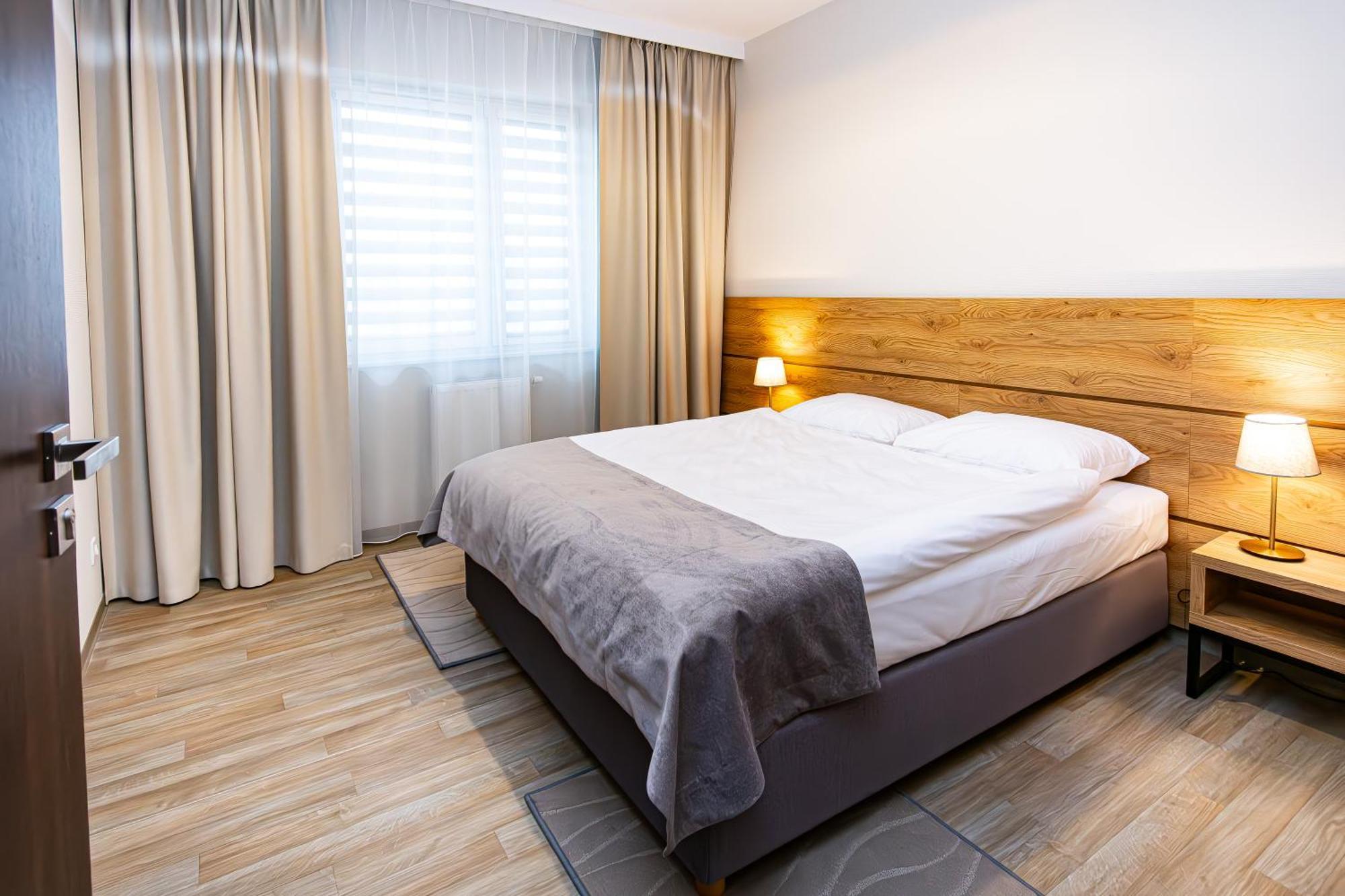 Novy Hotel เจโลนากูรา ภายนอก รูปภาพ